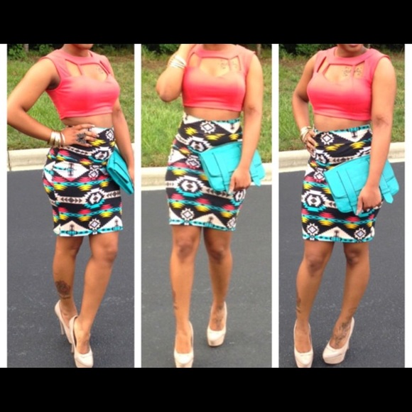 Multi-Color Pattern Skirt - Picture 2 of 3